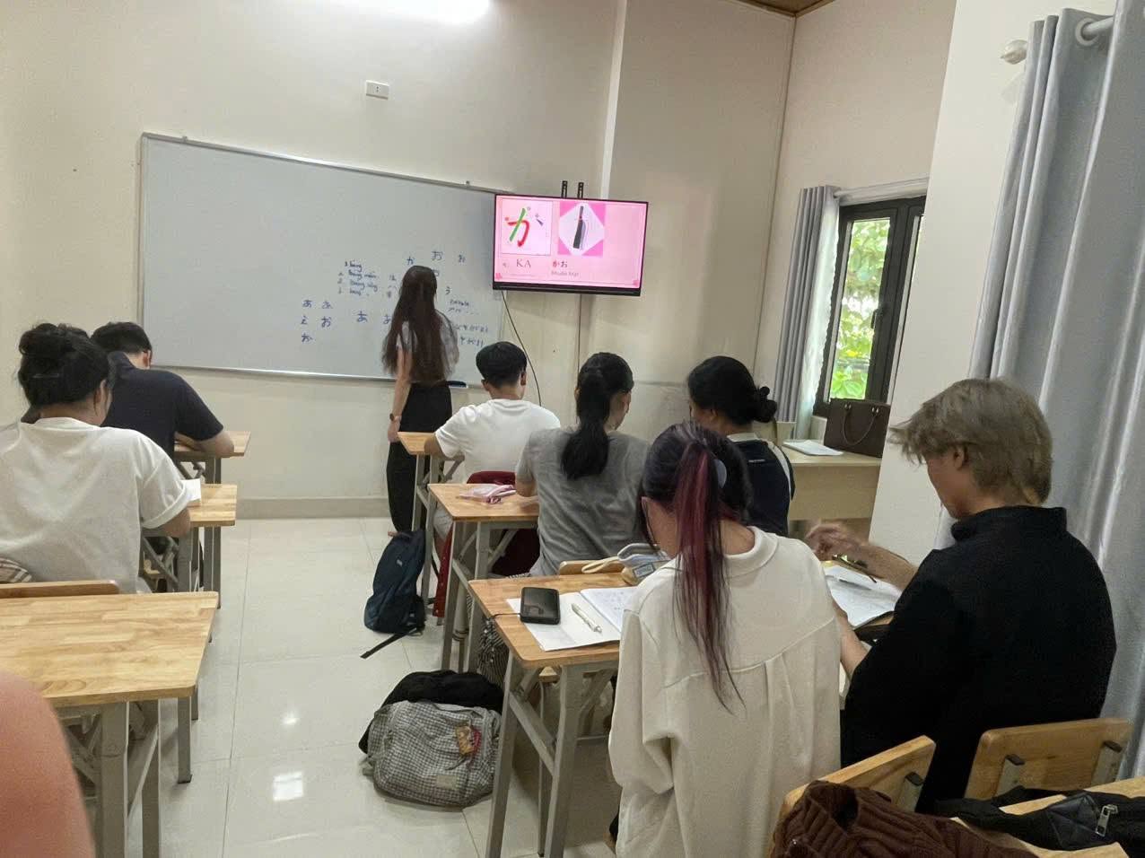 KHÔNG KHÍ LỚP HỌC TẠI TRUNG TÂM – NĂNG ĐỘNG, THÂN THIỆN VÀ HIỆU QUẢ
